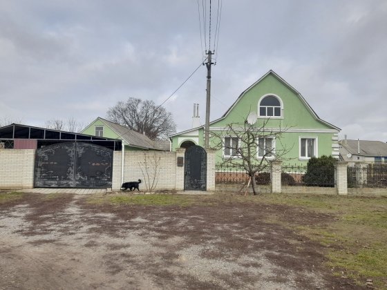 Продам будинок з меблями Буринь