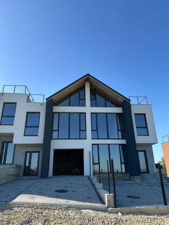 Просторий та комфортний будинок у тихому районі - фото 1