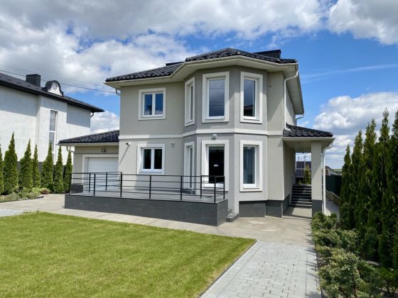 Сучасний сімейний будинок у передмісті Тернополя Байківці