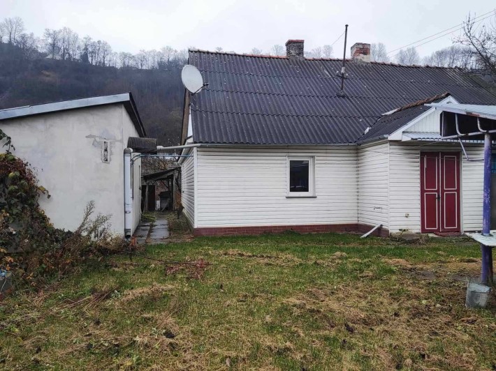 Будинок з ділянкою в центрі міста - фото 1