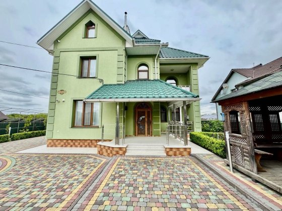 Продається 2-поверховий будинок Чертков