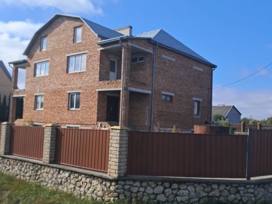 Продається будинок на 2 сім' їв с. Байківці Байківці