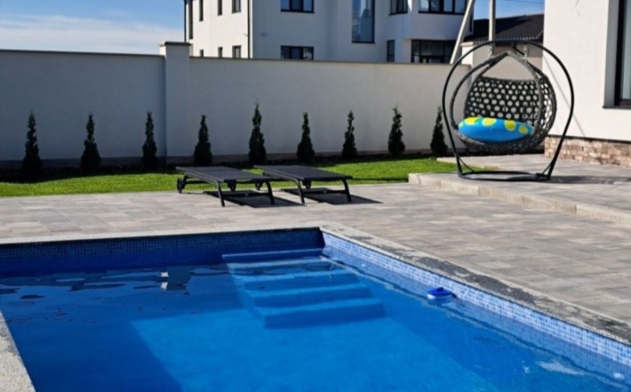 Продається новий сучасний будинок з басейном і терасою - фото 1