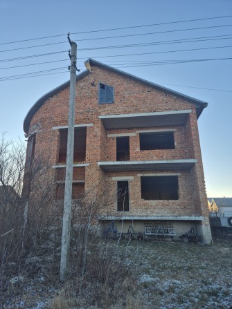 Незавершене будівництво 2-х поверхового житлового будинку в м.Гусятин - фото 1