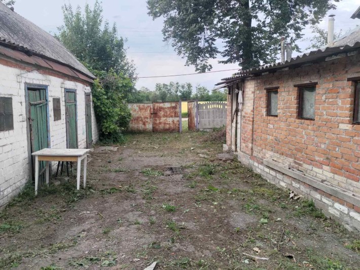 Продам дом с газом и 380В Нововодолажский район - фото 1