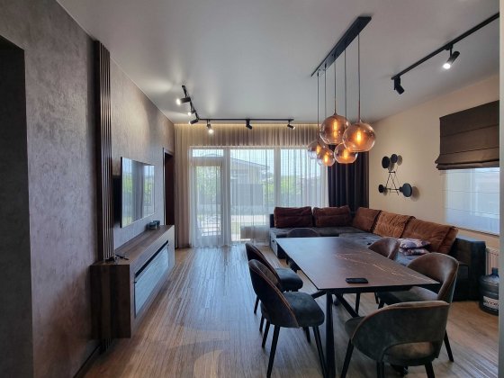 Без комісії будинок у заселеному котеджному містечку,  метро Перемога Малая Даниловка