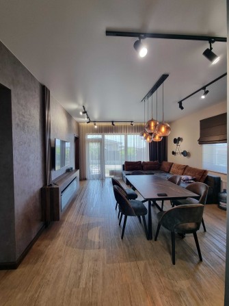 Без комісії будинок у заселеному котеджному містечку,  метро Перемога - фото 1