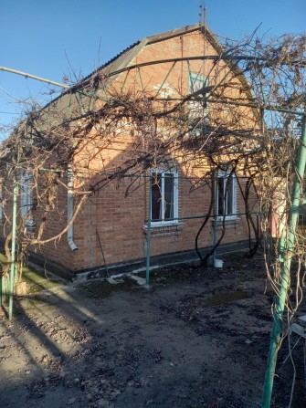 Будинок біля річки. - фото 1