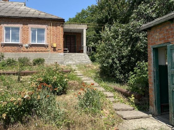 Половина будинку по вул. Автодорівська біля річки Первомайск