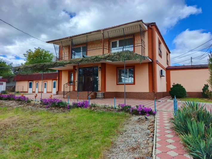 Двоповерховий будинок район Богопіль з виглядом на річку - фото 1