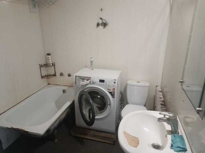 Продам целый добротный дом в пгт Покотиловка - фото 1