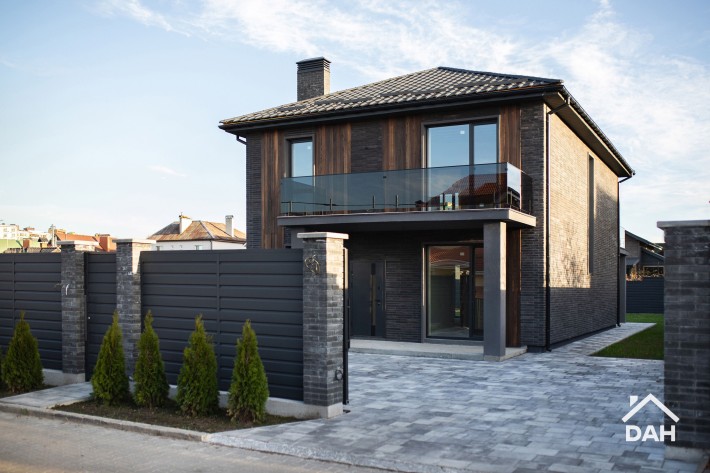 Будинок 200м², 8.2 сотки, КМ Щастя, Жуляни, Київ, гарна обжита вулиця - фото 1