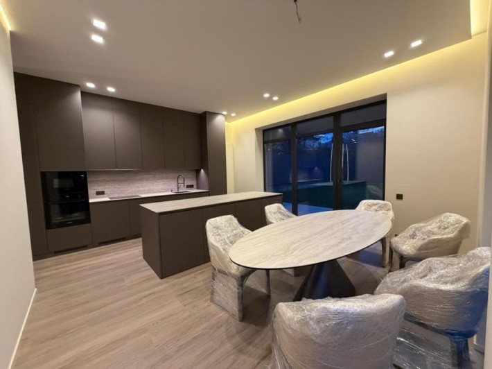 Продаж будинку в центрі. - фото 1