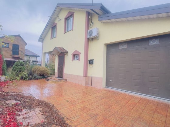 Продам 2пов.будинок з гаражем та підвалом, на Радужному масиві. Киев