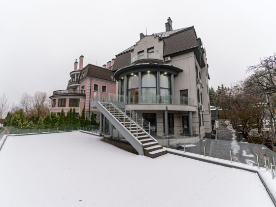 Продаж ексклюзивного будинку на Печерську з власним SPA та басейном Киев