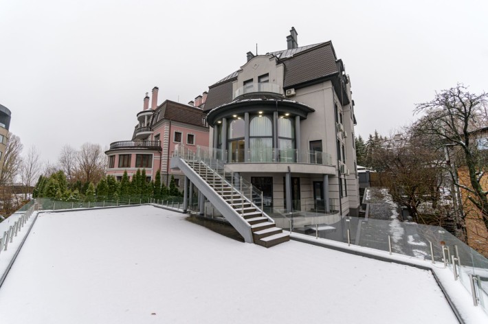 Продаж ексклюзивного будинку на Печерську з власним SPA та басейном - фото 1