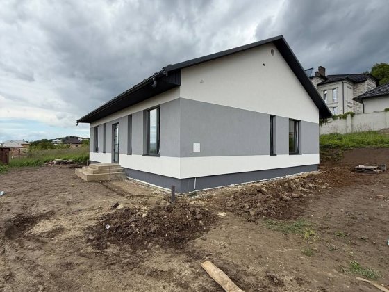 Продається новий будинок біля лісу Чернівці