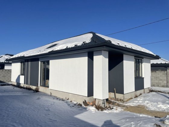 Будинок з Міськими Мережами та Парканом на Льонокомбінаті Ровно