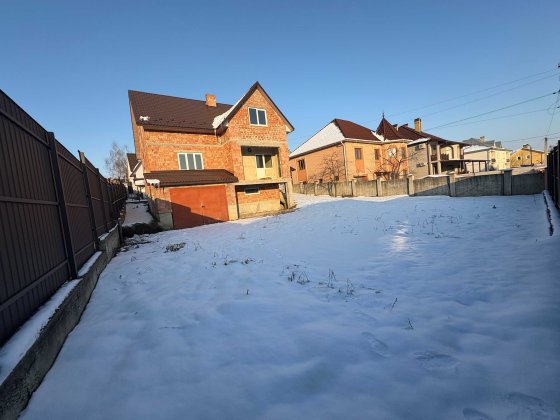 Продається будинок, 5,5 соток землі. Чернівці