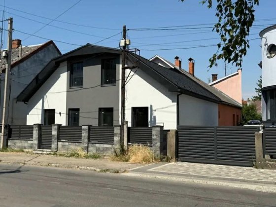 Продам 2-поверховмй будинок в центрі міста. Ужгород