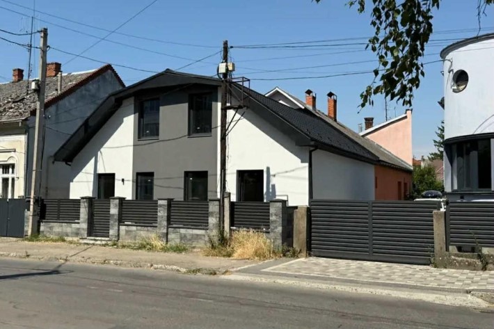 Продам 2-поверховмй будинок в центрі міста. - фото 1