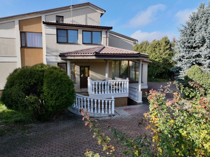 Будинок з гаражем та підвалом Рівне в житловому районі - фото 1