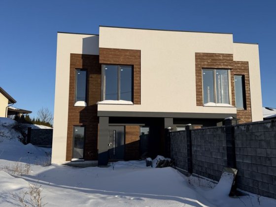 Продам котедж в районі Червоні Гори Рівне