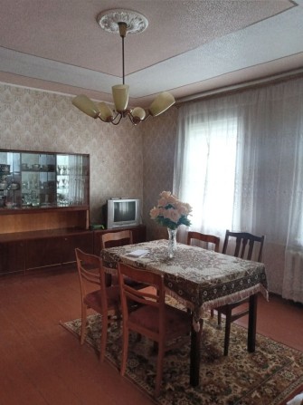 Терміново! Продам частину будинку зі зручностями у центрі! - фото 1