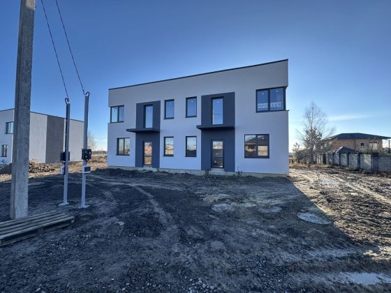 Продаж котеджа в районі Зоопарку масив Криниченька Ровно