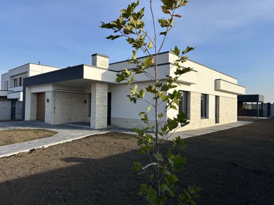 Будинок з ремонтом, Масив Гаромнія Рівне