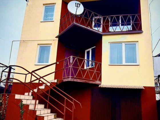 Продається просторий трьохповерховий  будинок в  Ужгороді-270 м Ужгород