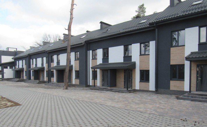 Продам таунхаус вул. Дахнівська р-н Соснівки ЖК "біля Соснового Бору" - фото 1