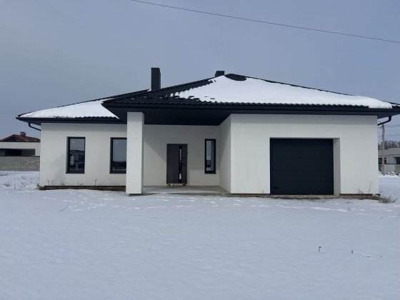 продаж, окрема американка, район  Грін Хілс з міськими комунікаціями Ровно