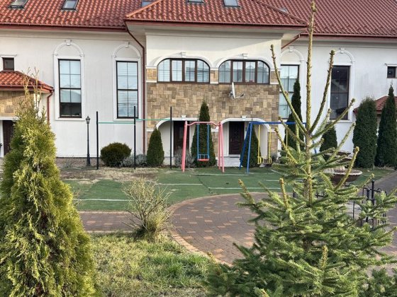 Продаж котеджу у мальовничому місці Ровно