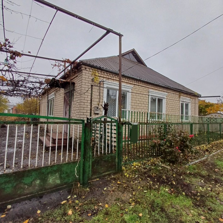 Продаж будинку, район 4 школа. - фото 1