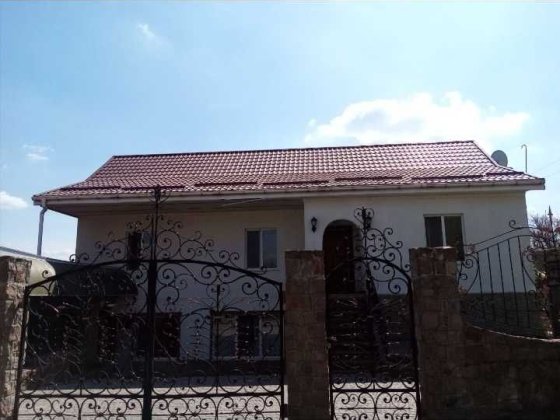 Двоповерховий будинок в с. Кінецьпіль. Первомайск