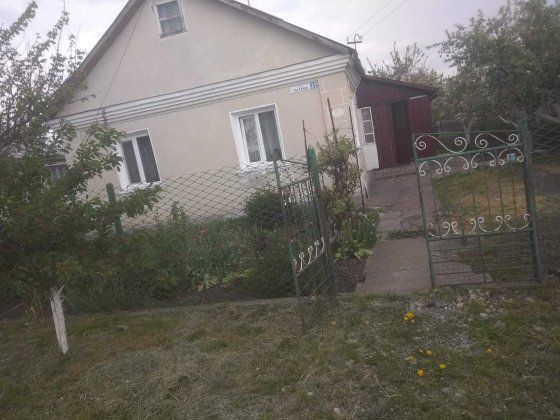 Продаж будинку.. Волочиск