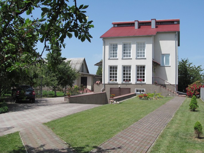 Продаю 3 поверховий дім з садом і ділянкою на 11.5 сотки, 202 кв. м - фото 1