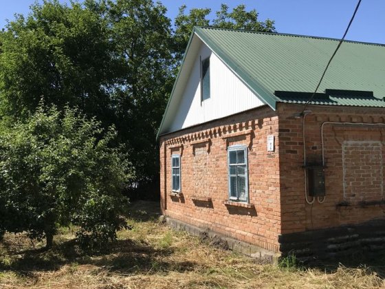 Не житловий,недобудований будинок в центі села Летичів