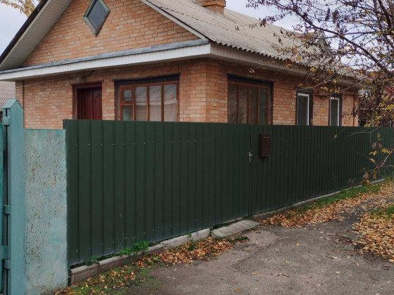 Півбудинку в с. Червона Слобода. вул.Небесної Сотні. 56 м. 8.5 сот. Червона Слобода