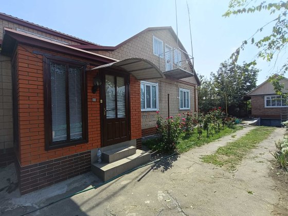 Будинок Золотоноша біля 6 школи Золотоноша