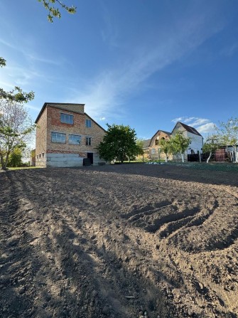 Великий будинок з садом та городом біля річки та парку - фото 1