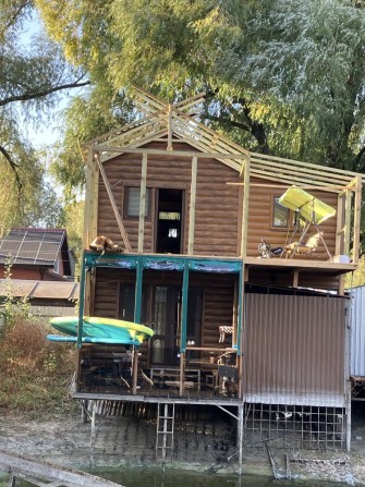 Причал #2 будинок на причалі. - фото 1