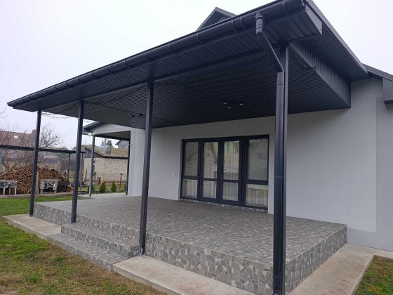 Сучасний будинок біля лісу та річки с.Благодатне Благодатное