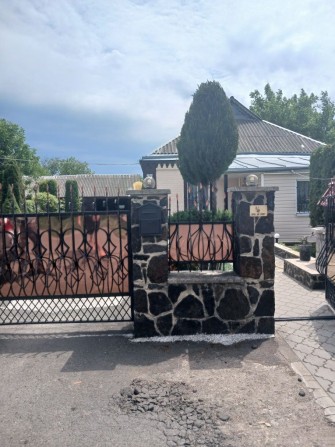 Пропонуємо до продажу гарний будинок з бізнесом - фото 1