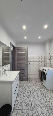 Продаж.Будинок, Завжди єсть світло з ремонтом с. Дубіївка Центр - фото 1