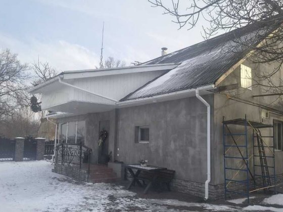 Домоволодіння в  центрі с.Мошни з басейном, 143кв.м, 27 соток Мошны