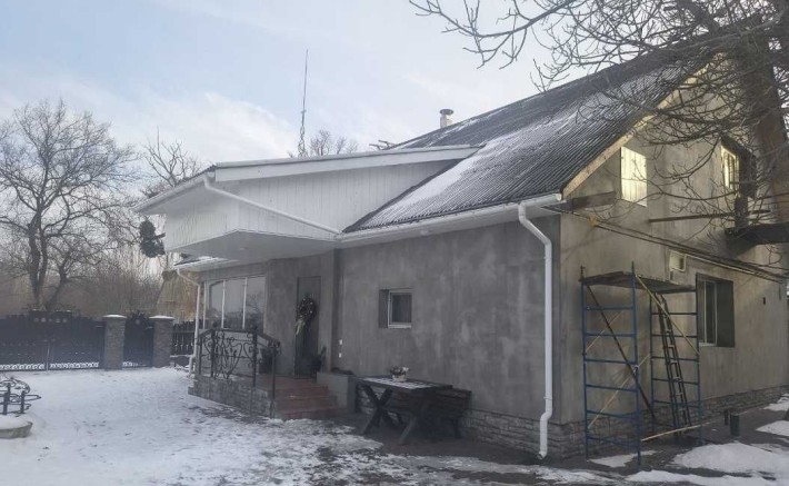 Домоволодіння в  центрі с.Мошни з басейном, 143кв.м, 27 соток - фото 1