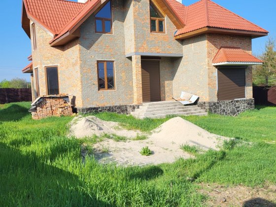 Будинок біля річки Дніпро Кедина Гора