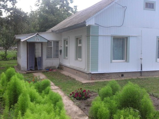 Продам будинок у місті Мена вул. Виноградна з ділянкою 12 соток Мена